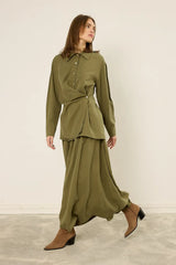 Wickelbluse mit seitlichem Knopf