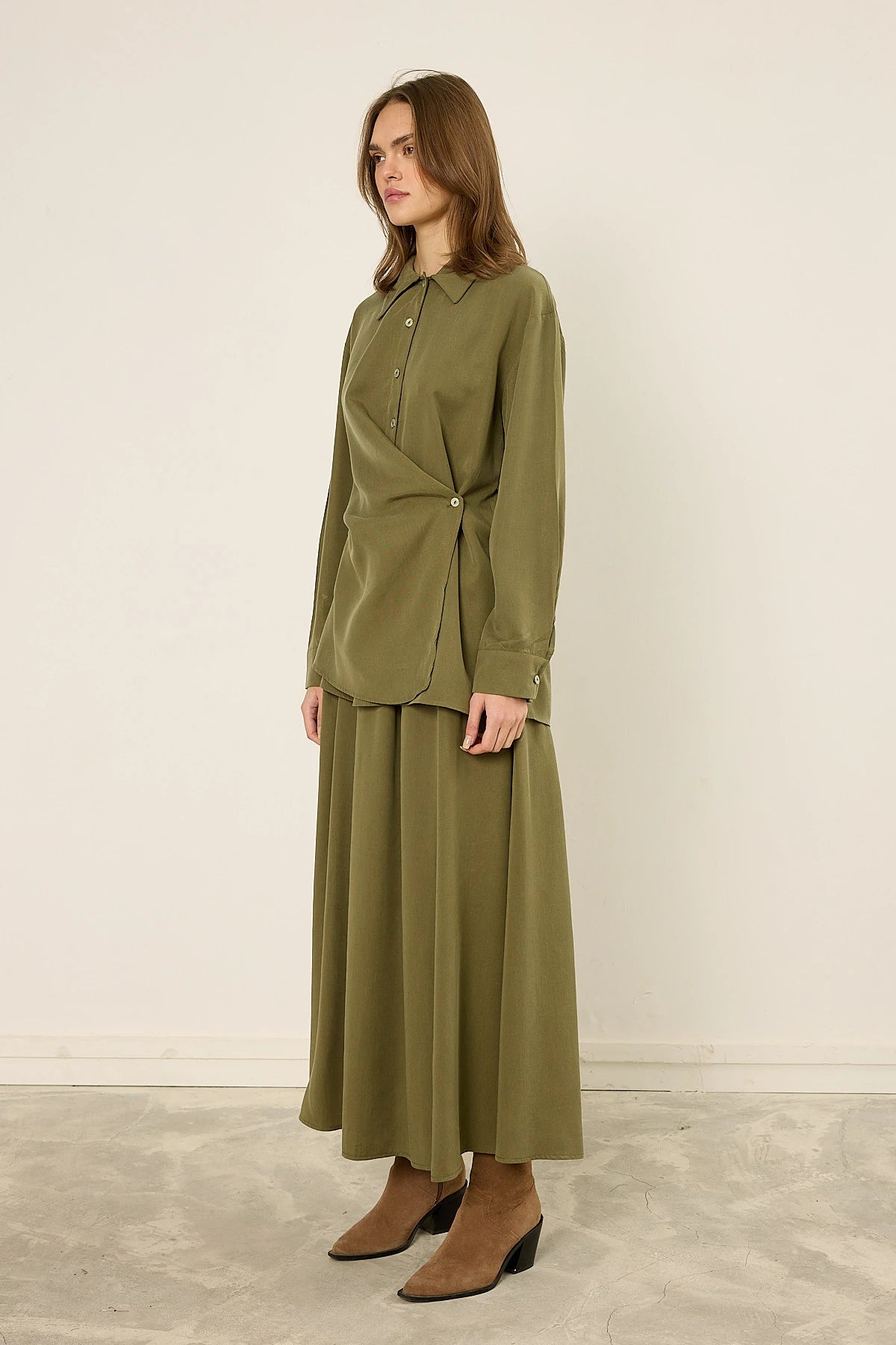 Wickelbluse mit seitlichem Knopf