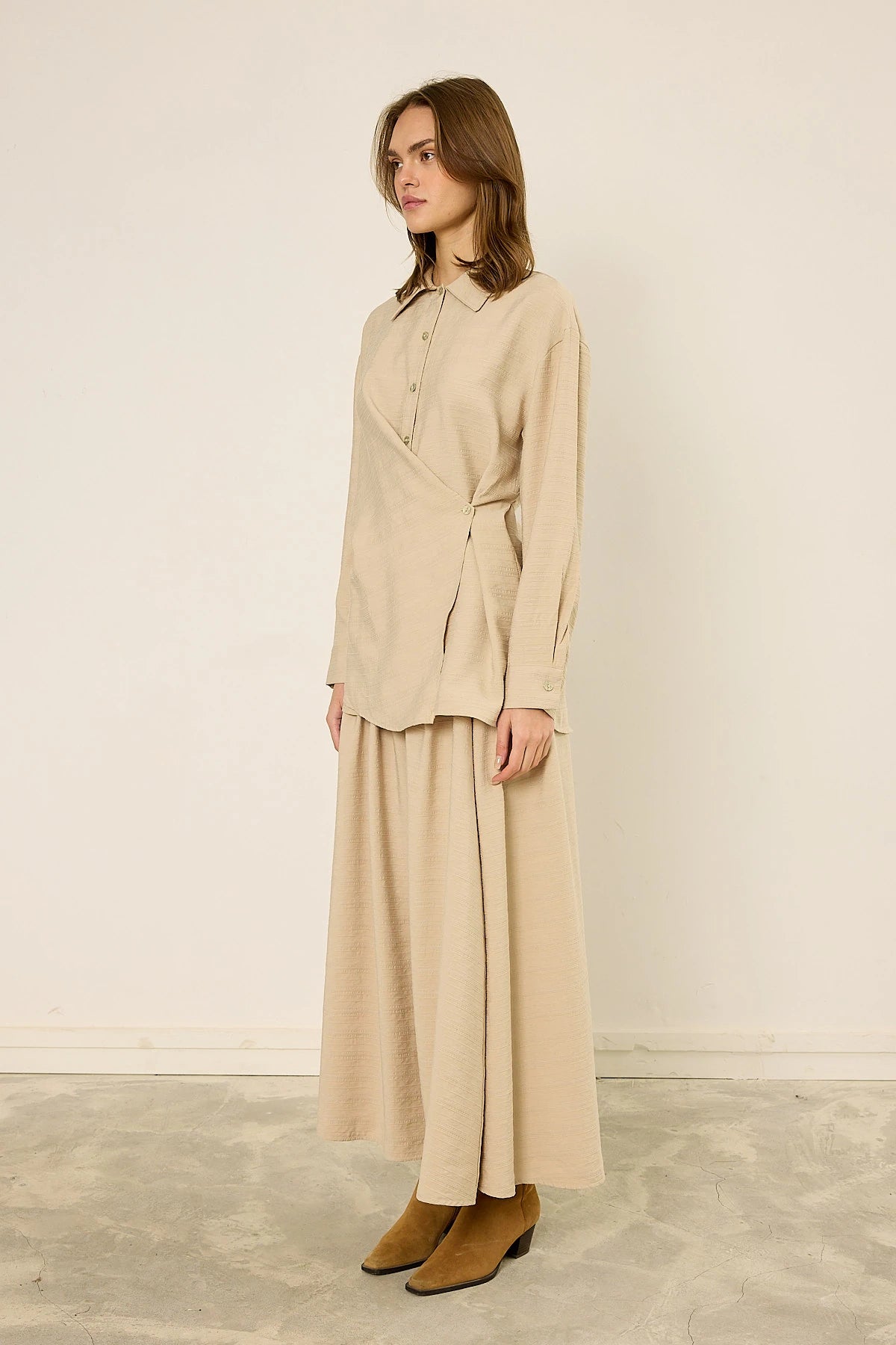 Wickelbluse mit seitlichem Knopf