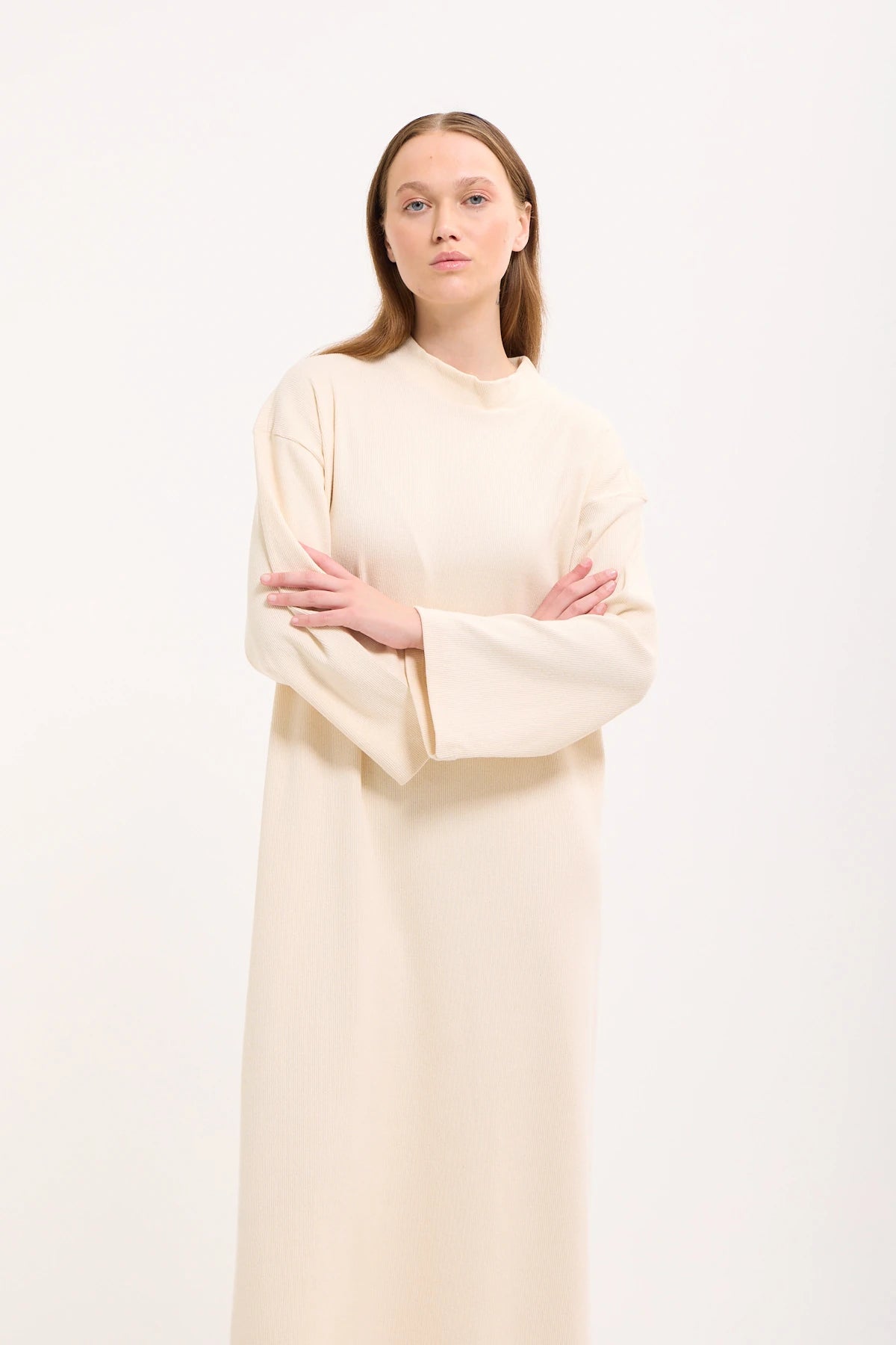 Rippstrick-Maxikleid mit Trompetenärmeln und Bindegürtel