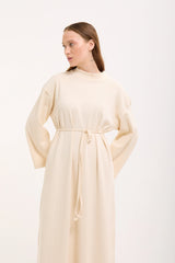 Rippstrick-Maxikleid mit Trompetenärmeln und Bindegürtel