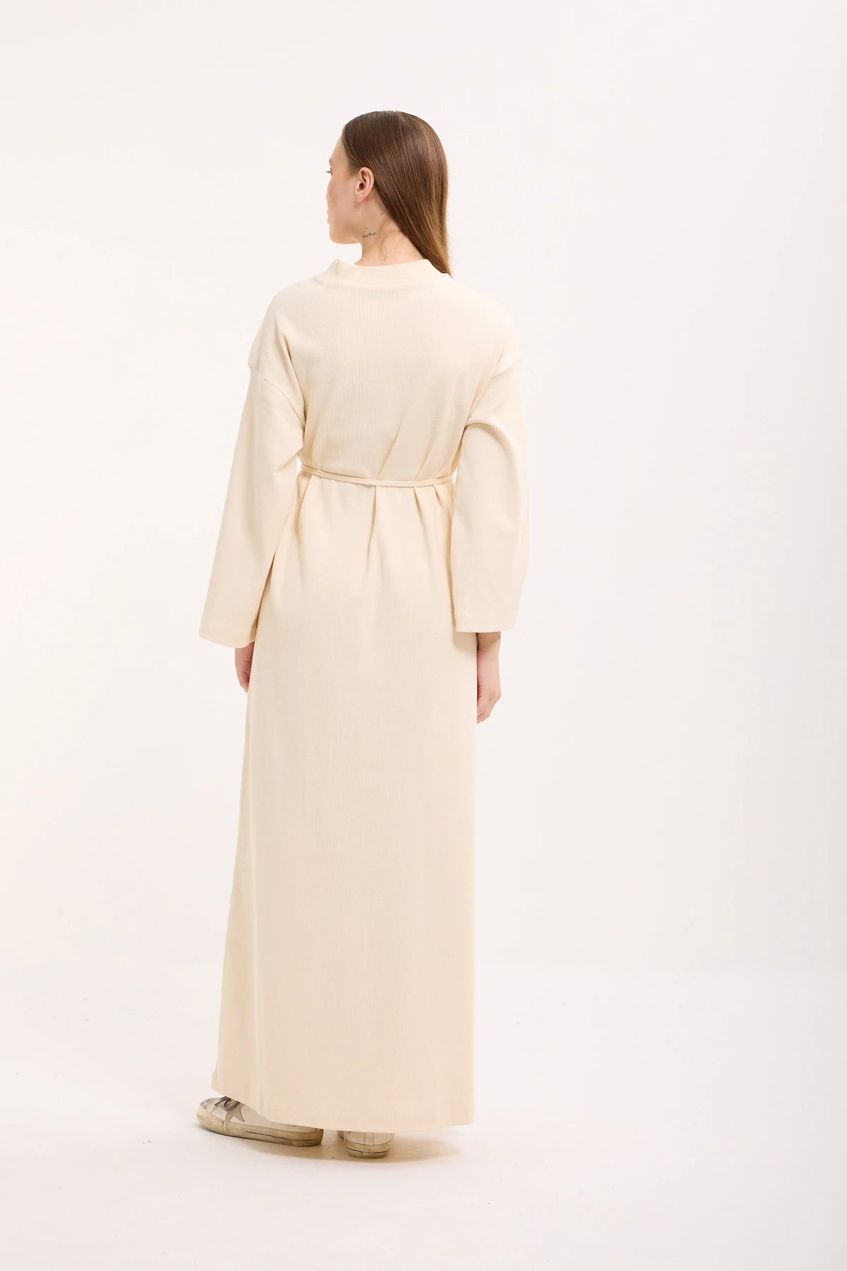 Rippstrick-Maxikleid mit Trompetenärmeln und Bindegürtel
