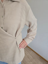 Wickelbluse mit seitlichem Knopf