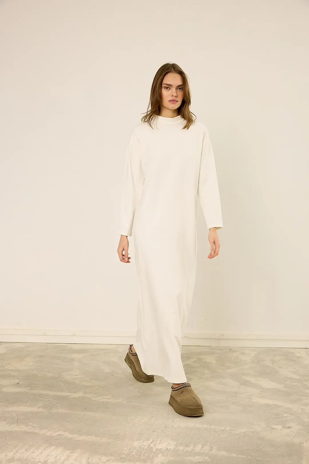 Maxi-Kleid aus Baumwolle mit Langarm und Taillengürtel