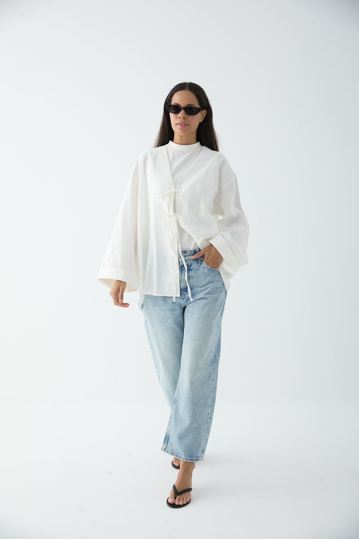 Fließender Kimono mit Bindebändern