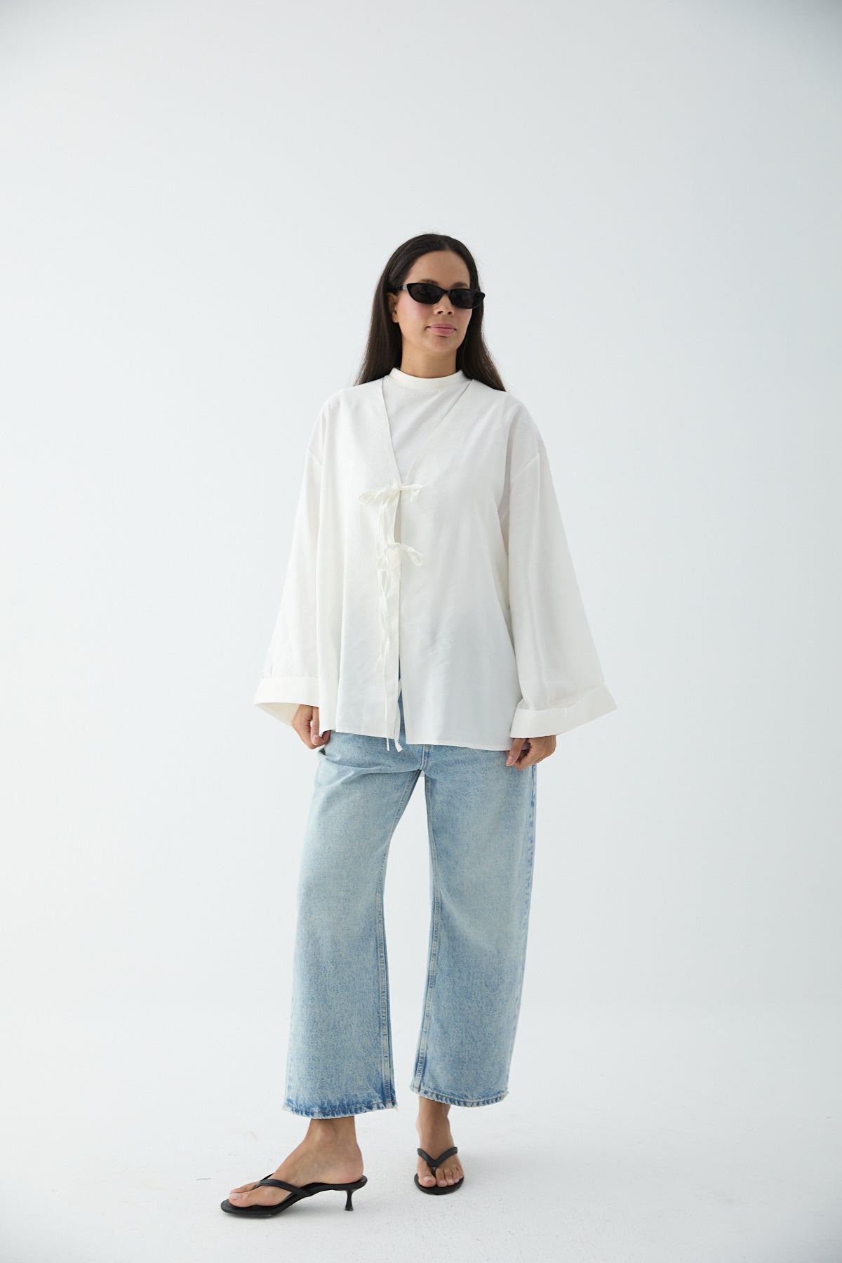 Fließender Kimono mit Bindebändern