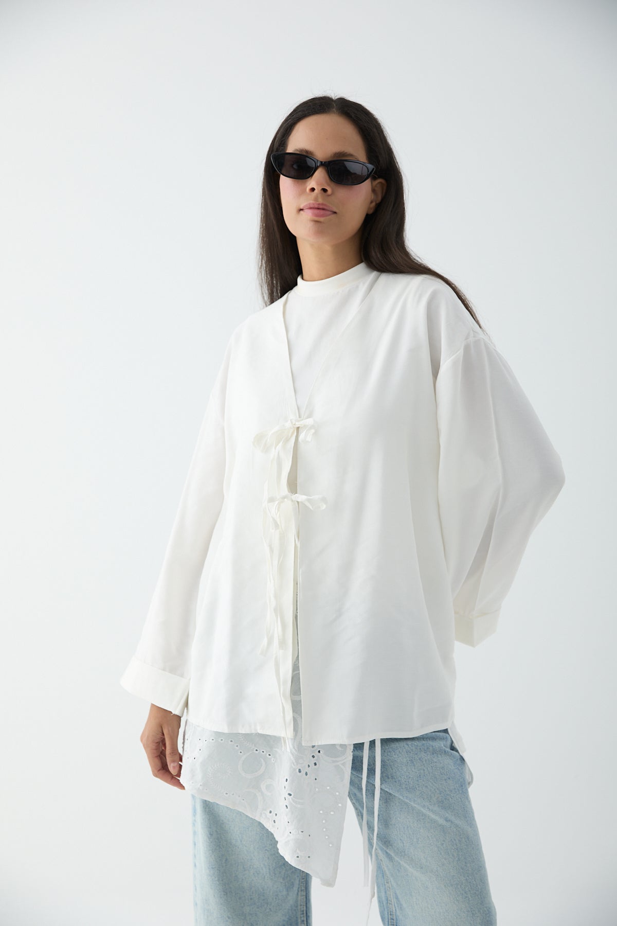Fließender Kimono mit Bindebändern