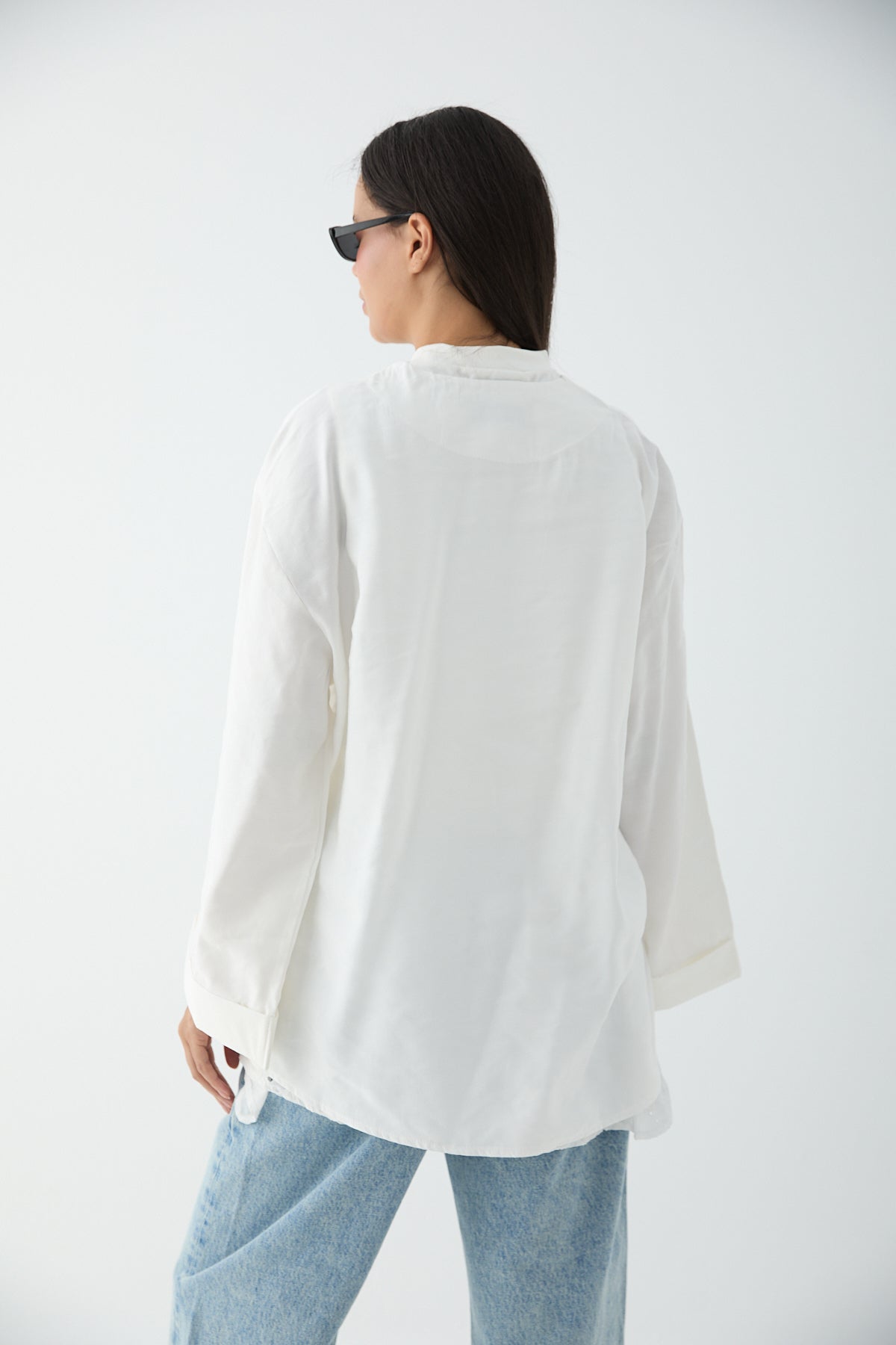 Fließender Kimono mit Bindebändern