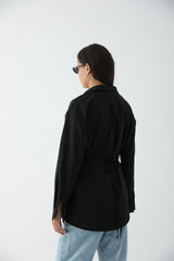 Moderne Wickel-Bluse mit seitlicher Knöpfung