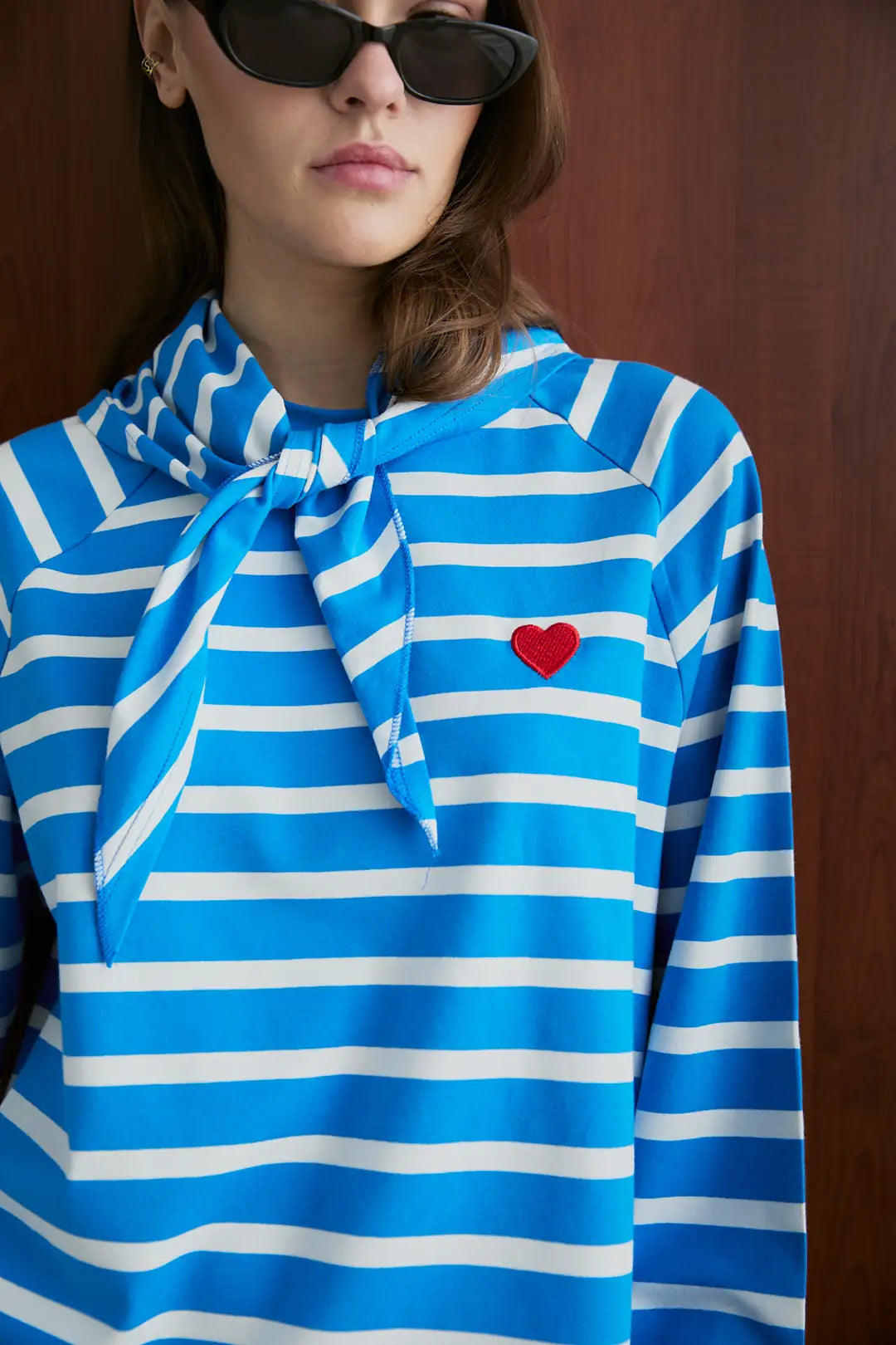 Gestreiftes Sweatshirt mit Schal-Detail